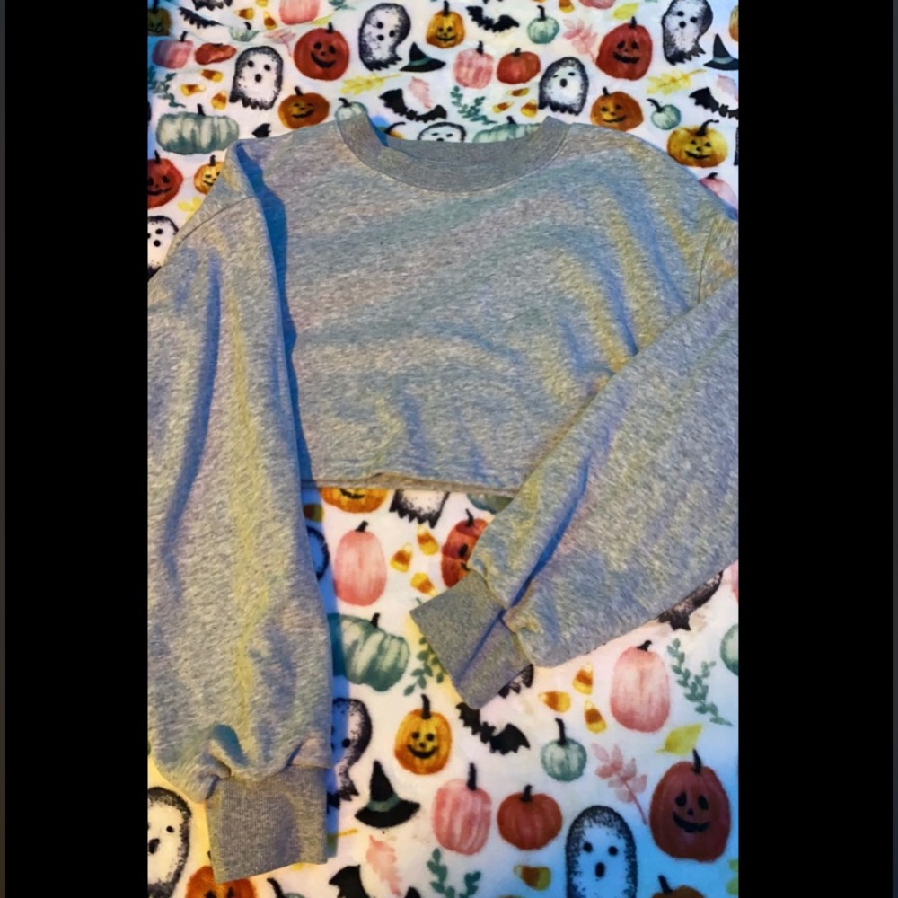 crop top sweatshirt